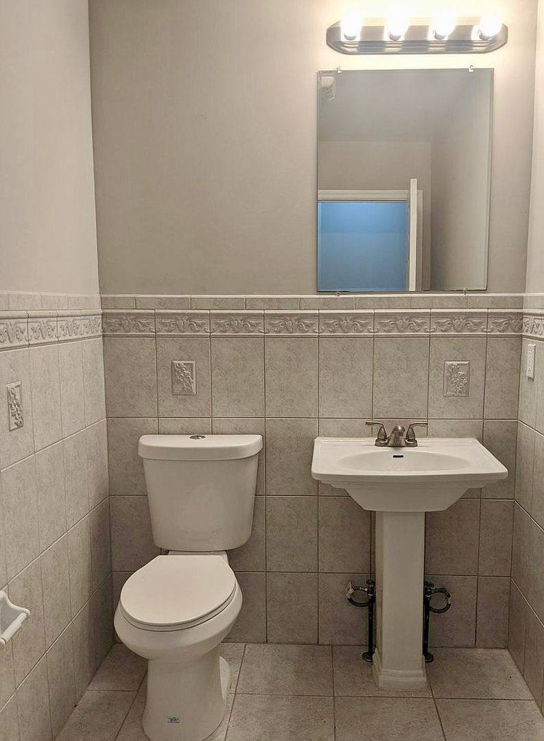 Apartment for rent at 254 Upland Ave, Trenton, NJ 08638