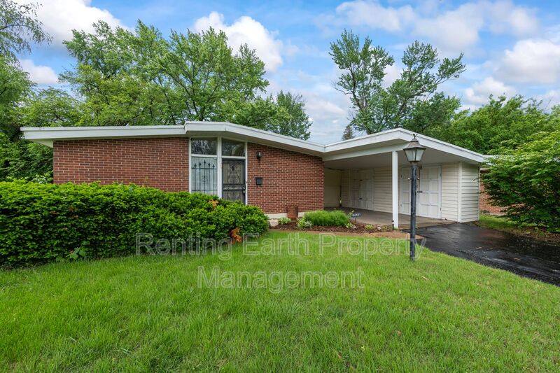 House for rent at 6452 Evergreen Blvd, Saint Louis, MO 63134