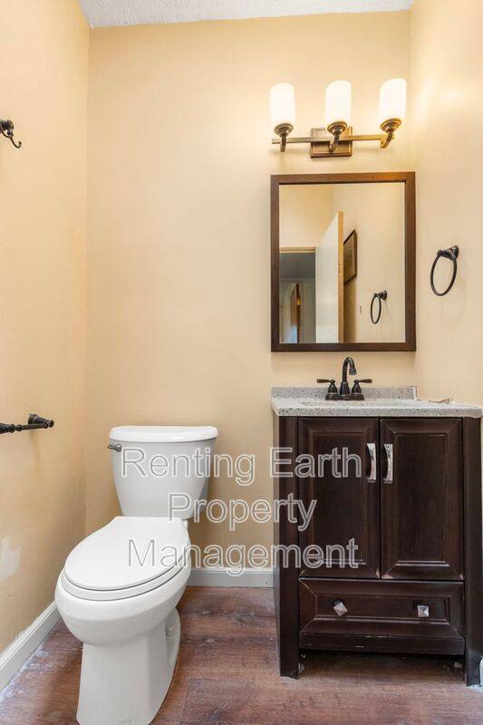 House for rent at 6452 Evergreen Blvd, Saint Louis, MO 63134