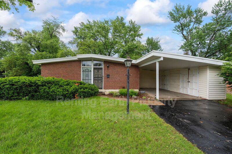 House for rent at 6452 Evergreen Blvd, Saint Louis, MO 63134