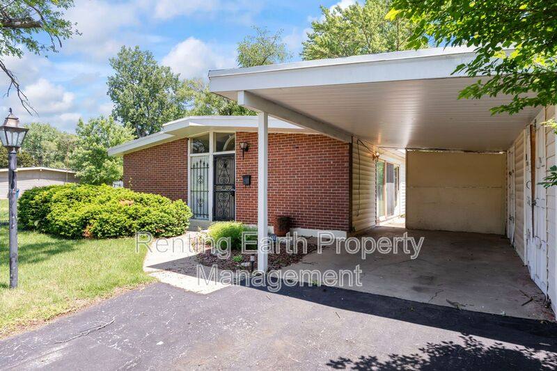 House for rent at 6452 Evergreen Blvd, Saint Louis, MO 63134