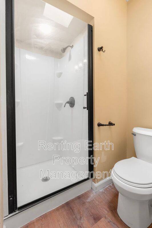 House for rent at 6452 Evergreen Blvd, Saint Louis, MO 63134