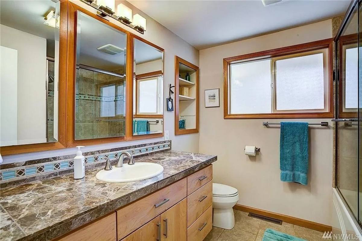 House for rent at 8630 Holly Lane, Edmonds, WA 98026
