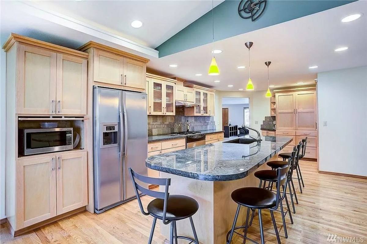 House for rent at 8630 Holly Lane, Edmonds, WA 98026