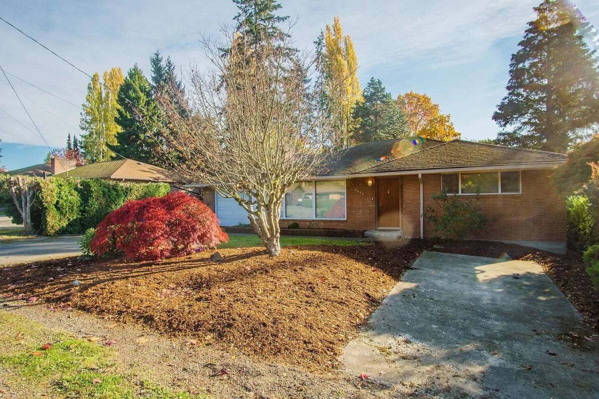 House for rent at 8630 Holly Lane, Edmonds, WA 98026