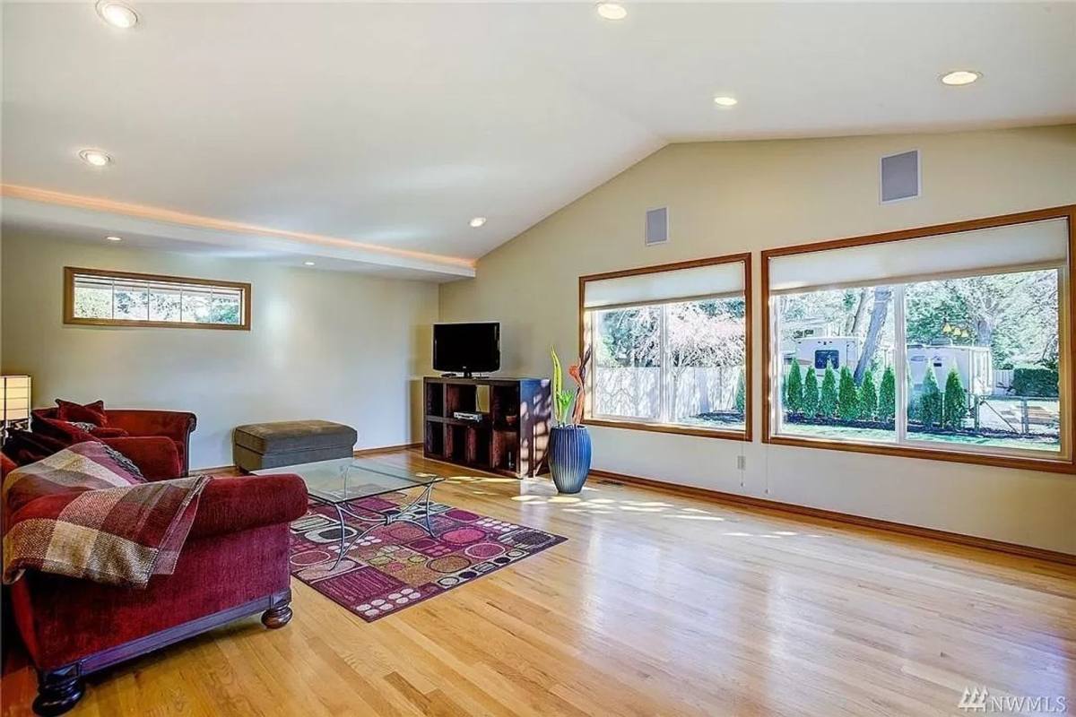 House for rent at 8630 Holly Lane, Edmonds, WA 98026