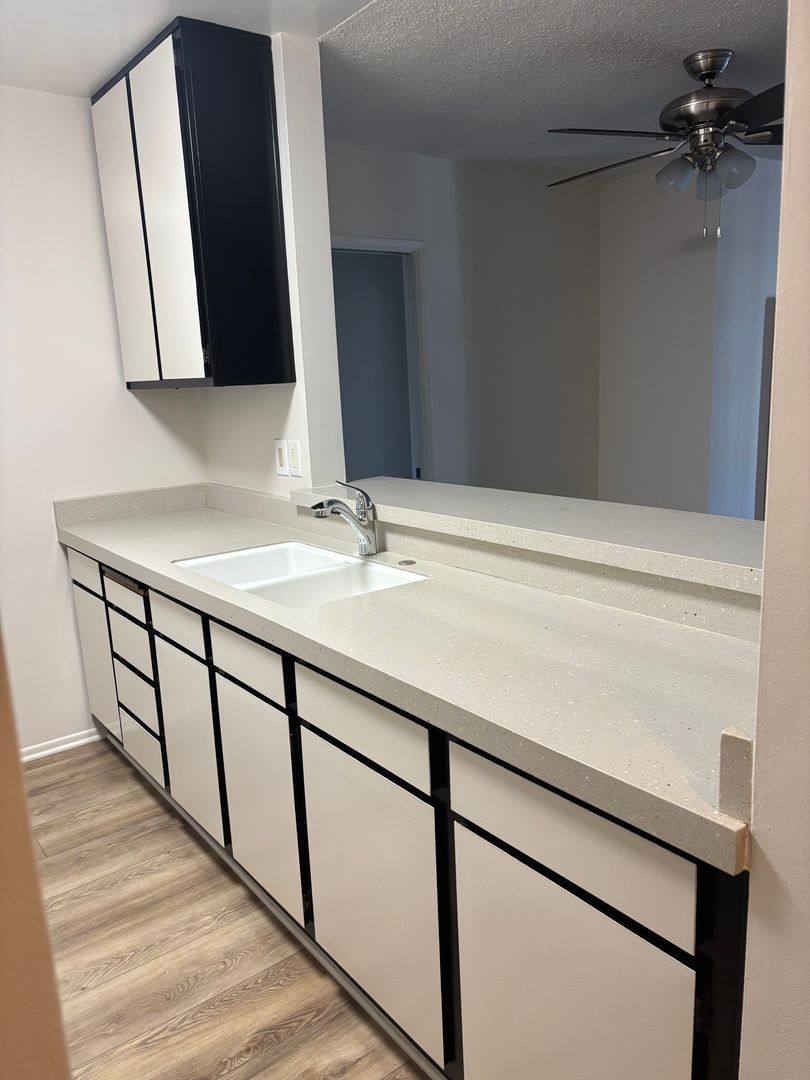 Apartment for rent at 116 Rose Ave, Venice, CA 90291
