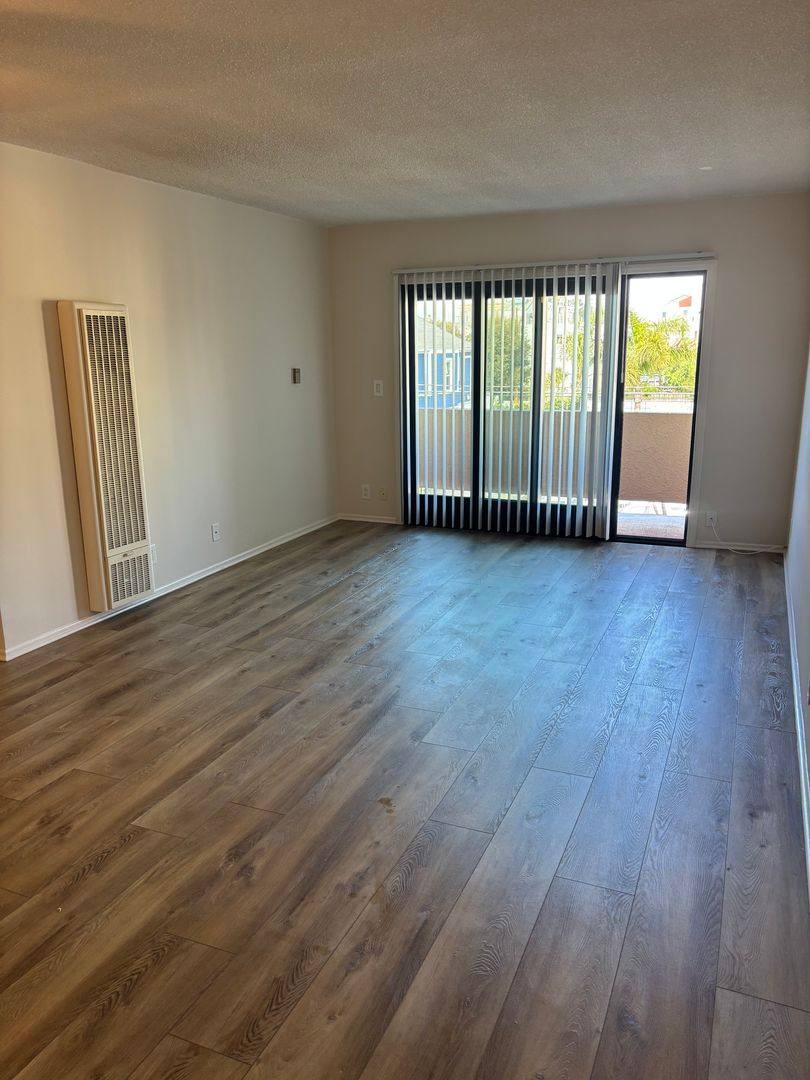 Apartment for rent at 116 Rose Ave, Venice, CA 90291