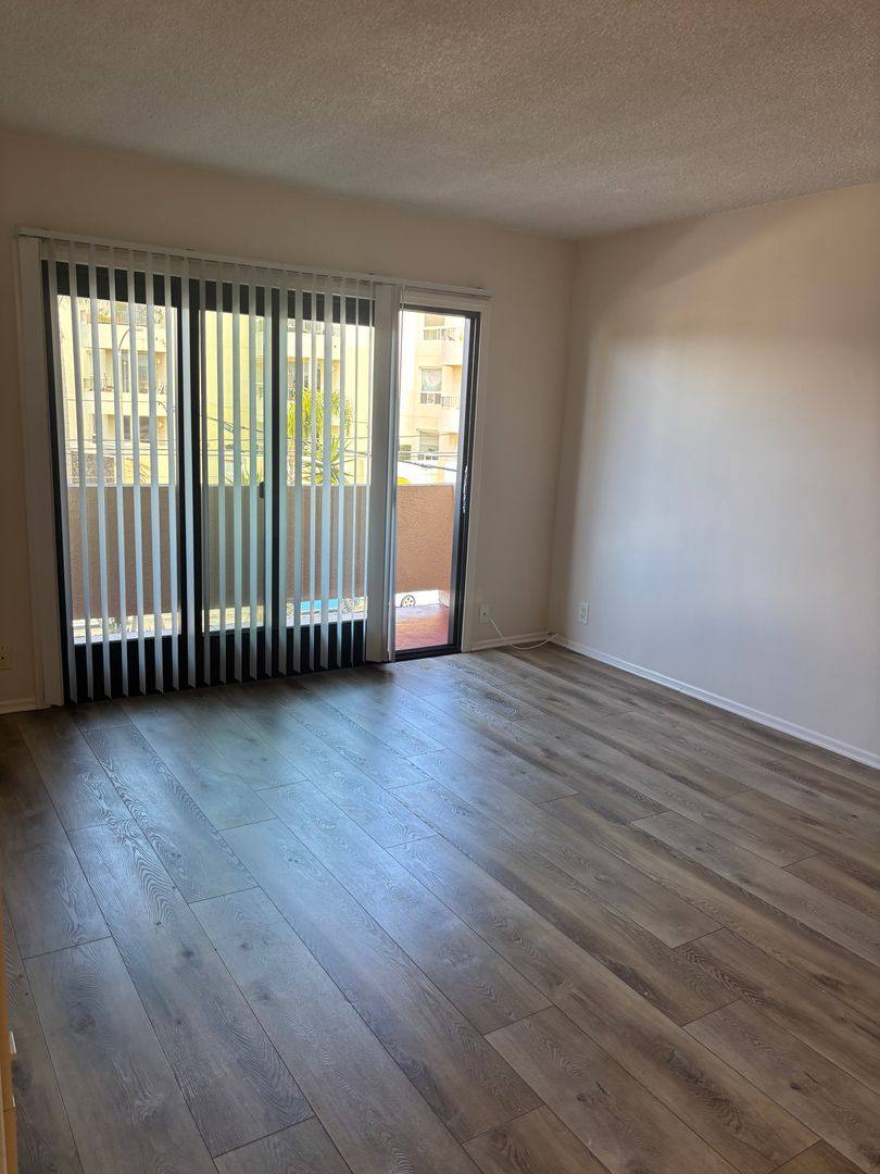 Apartment for rent at 116 Rose Ave, Venice, CA 90291