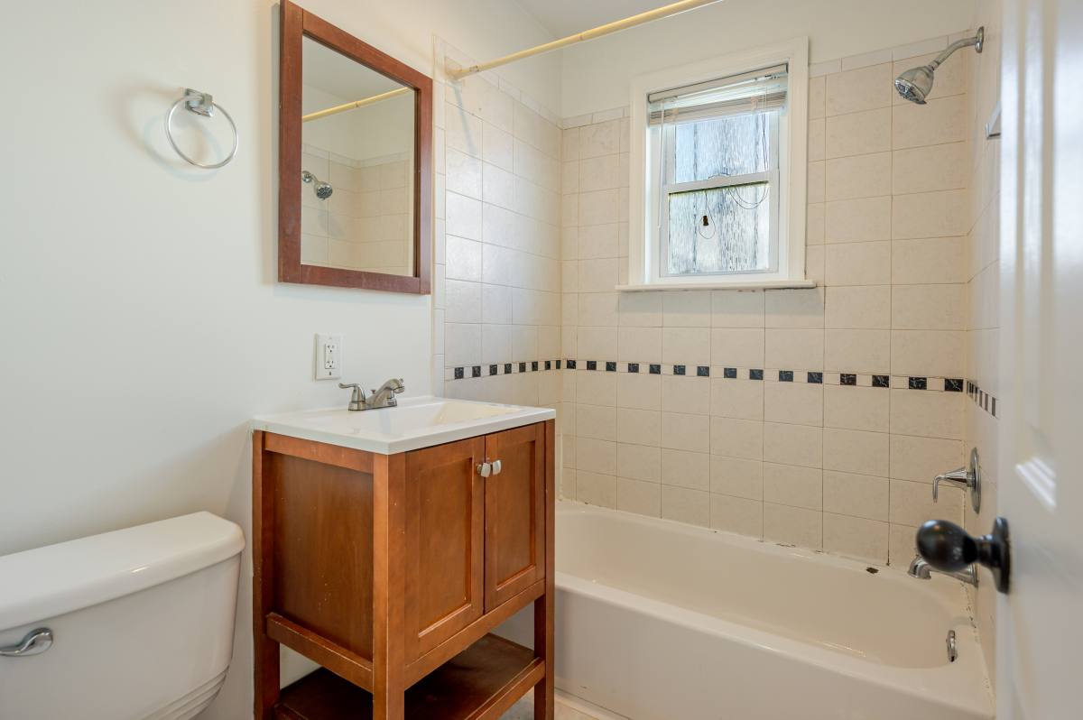 Apartment for rent at 1869 Kendall St NE #1, Washington, DC 20002