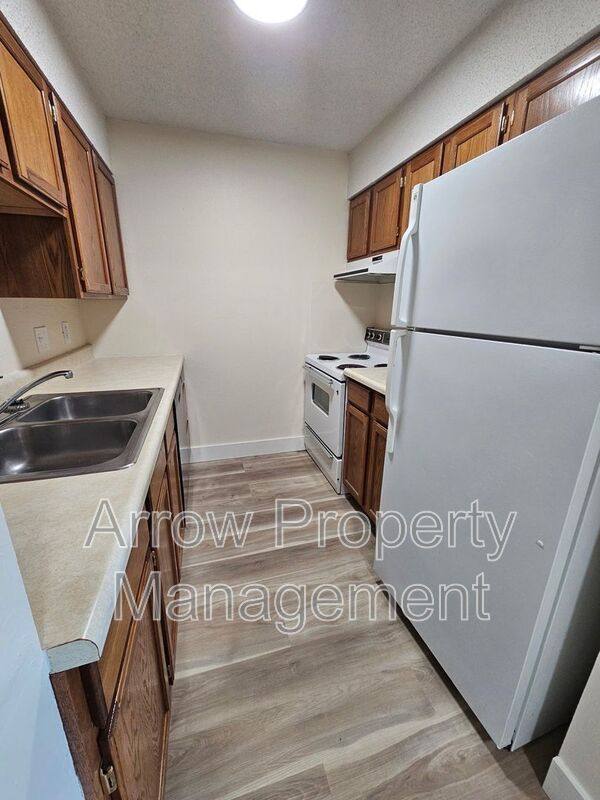 Apartment for rent at 1300 E H St #34, McCook, NE 69001