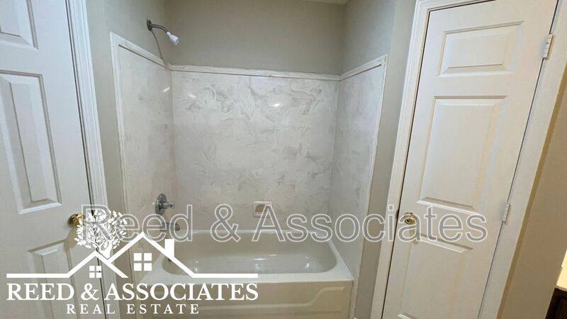 House for rent at 5632 Pecan Trace Dr, Memphis, TN 38135