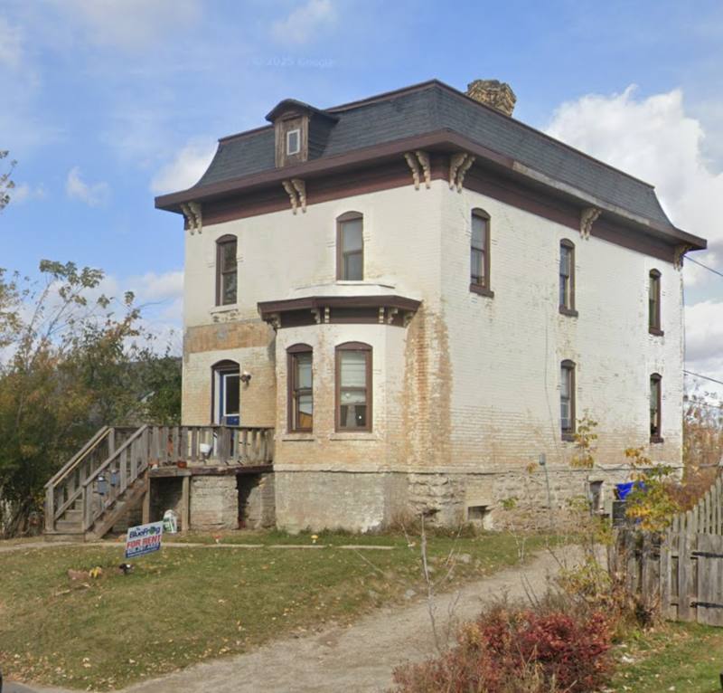 Apartment for rent at 110 W 4th St, Kaukauna, WI 54130