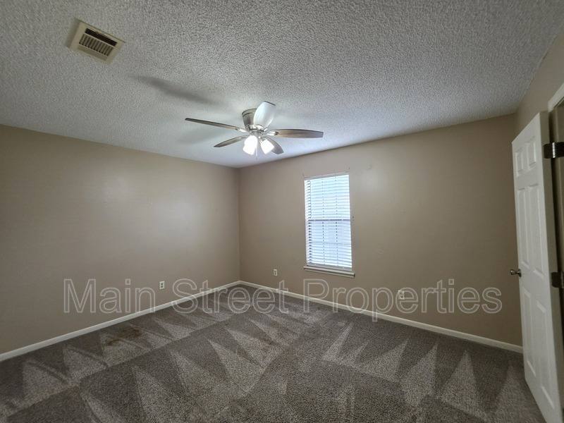 Apartment for rent at 1011 N Martin Luther King Jr Dr #B, Pensacola, FL 32501