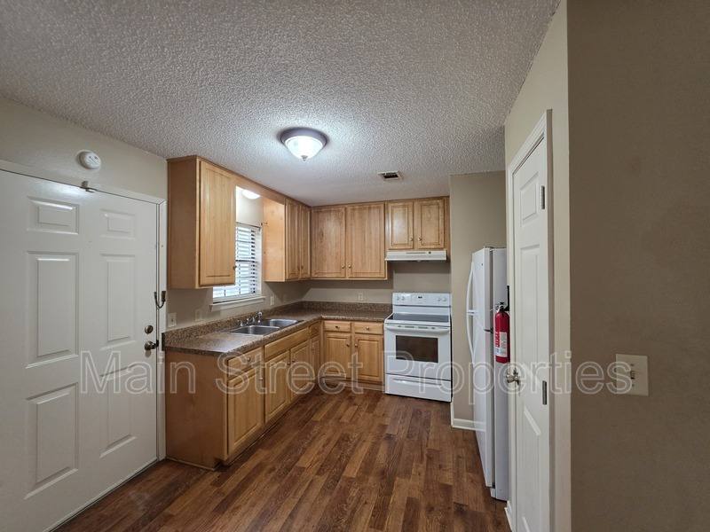 Apartment for rent at 1011 N Martin Luther King Jr Dr #B, Pensacola, FL 32501