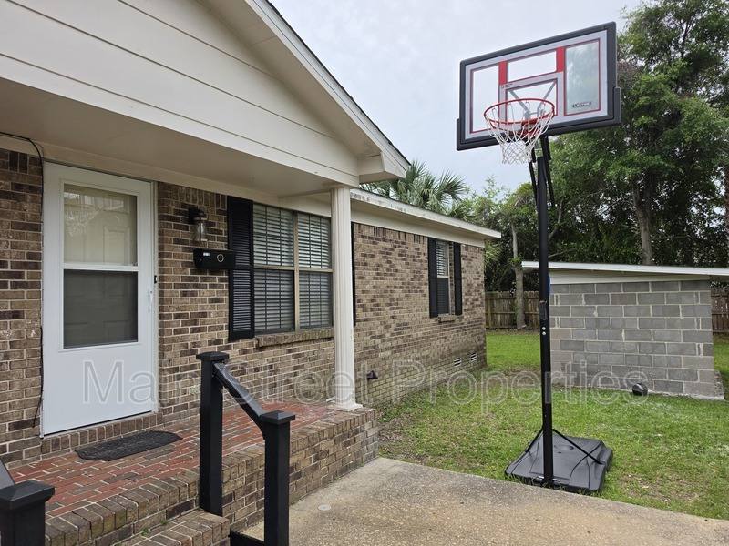 Apartment for rent at 1011 N Martin Luther King Jr Dr #B, Pensacola, FL 32501