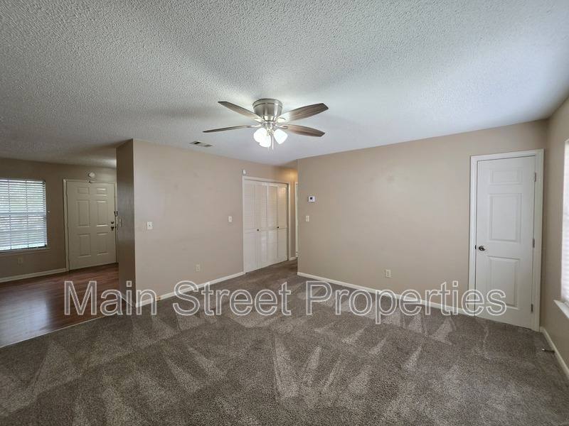 Apartment for rent at 1011 N Martin Luther King Jr Dr #B, Pensacola, FL 32501