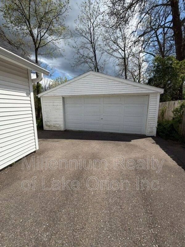 House for rent at 27 Sylvan Court, Pontiac, MI 48341