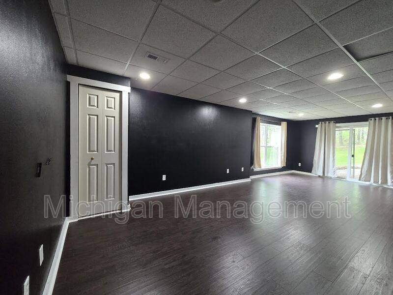 House for rent at 684 Glenlivet St, Howell, MI 48843