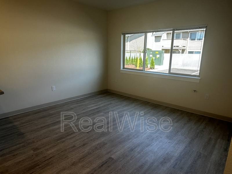 Apartment for rent at 1935 Table Rock Rd #6, Medford, OR 97501