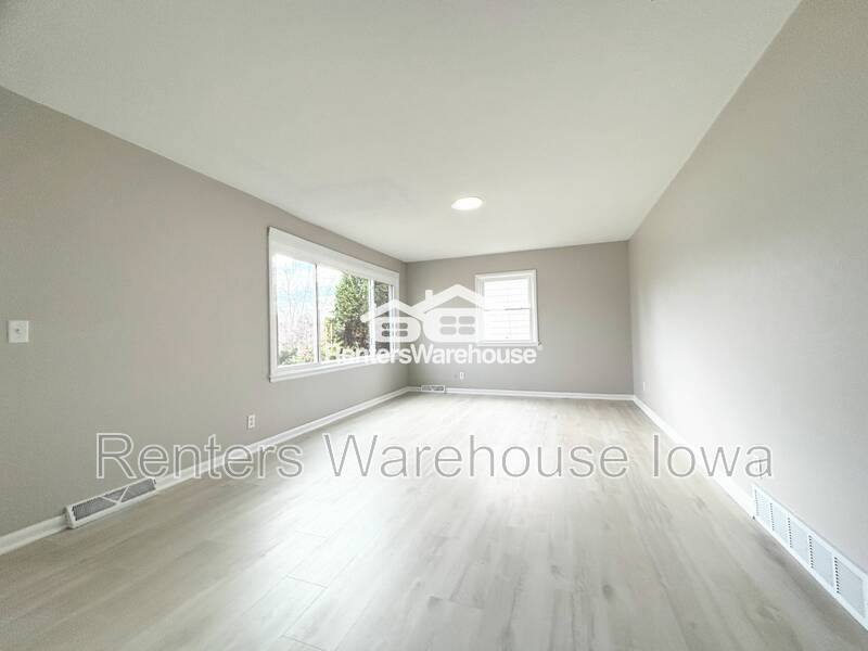House for rent at 3610 64th St, Urbandale, IA 50322