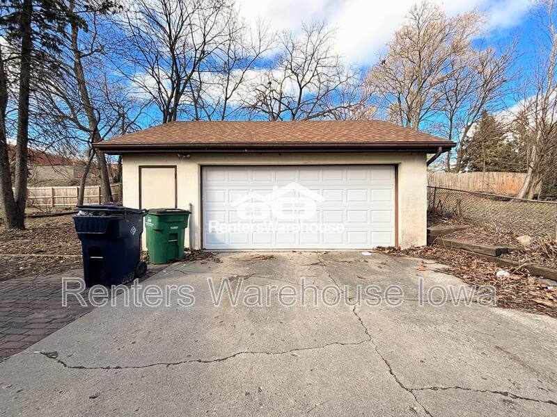 House for rent at 3610 64th St, Urbandale, IA 50322