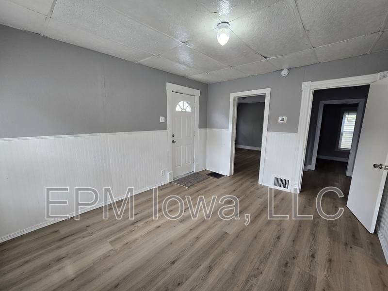 House for rent at 425 Glenwood St, Waterloo, IA 50703