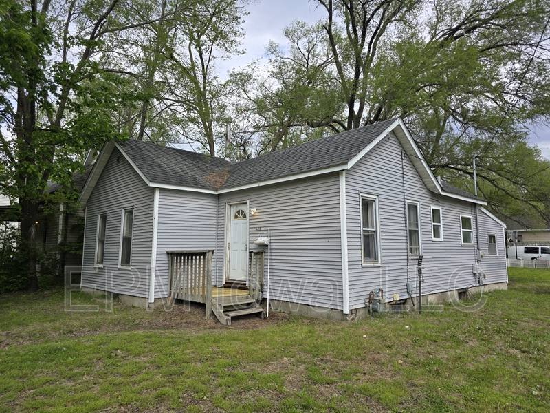 House for rent at 425 Glenwood St, Waterloo, IA 50703