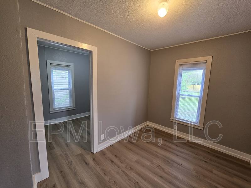 House for rent at 425 Glenwood St, Waterloo, IA 50703