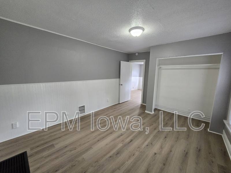 House for rent at 425 Glenwood St, Waterloo, IA 50703