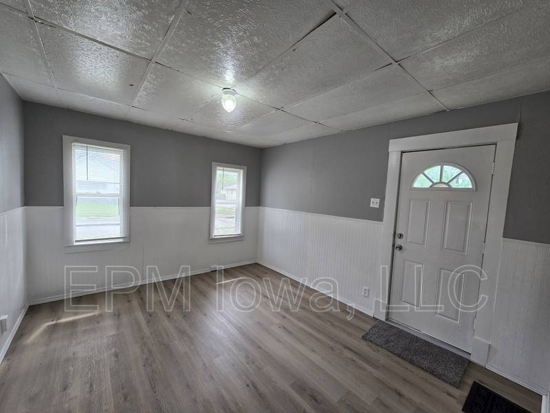 House for rent at 425 Glenwood St, Waterloo, IA 50703