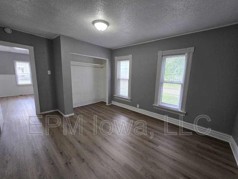 House for rent at 425 Glenwood St, Waterloo, IA 50703