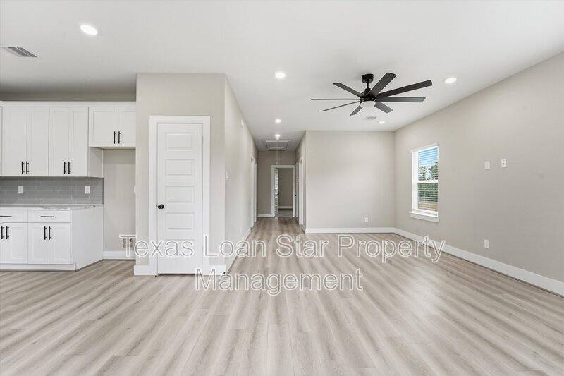 Apartment for rent at 3107 Grassmere St #B, Houston, TX 77051