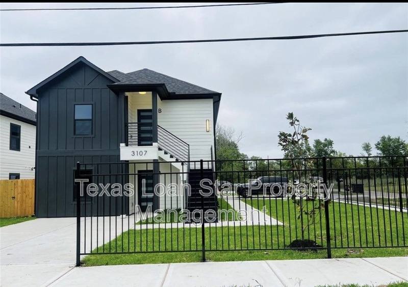 Apartment for rent at 3107 Grassmere St #B, Houston, TX 77051