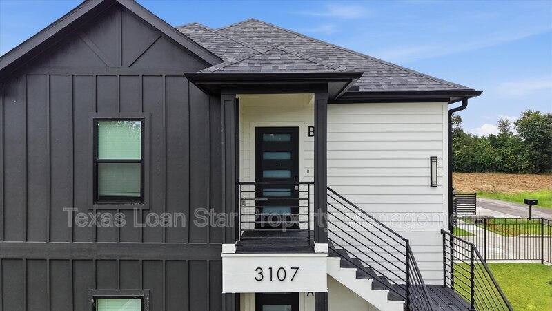 Apartment for rent at 3107 Grassmere St #B, Houston, TX 77051
