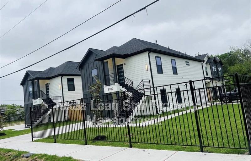 Apartment for rent at 3107 Grassmere St #B, Houston, TX 77051