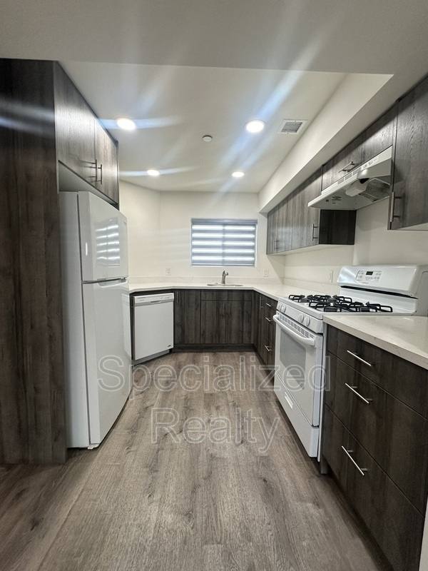 Apartment for rent at 115 W Cypress St #8, Glendale, CA 91204