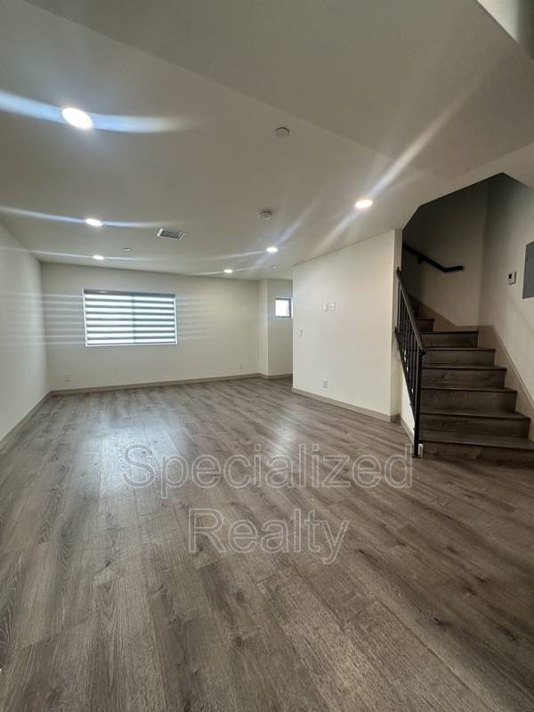 Apartment for rent at 115 W Cypress St #8, Glendale, CA 91204