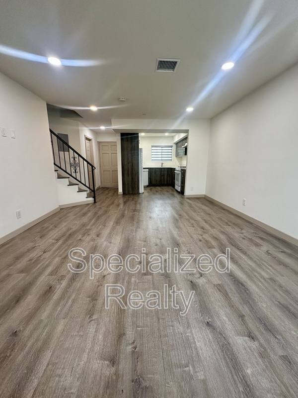 Apartment for rent at 115 W Cypress St #8, Glendale, CA 91204