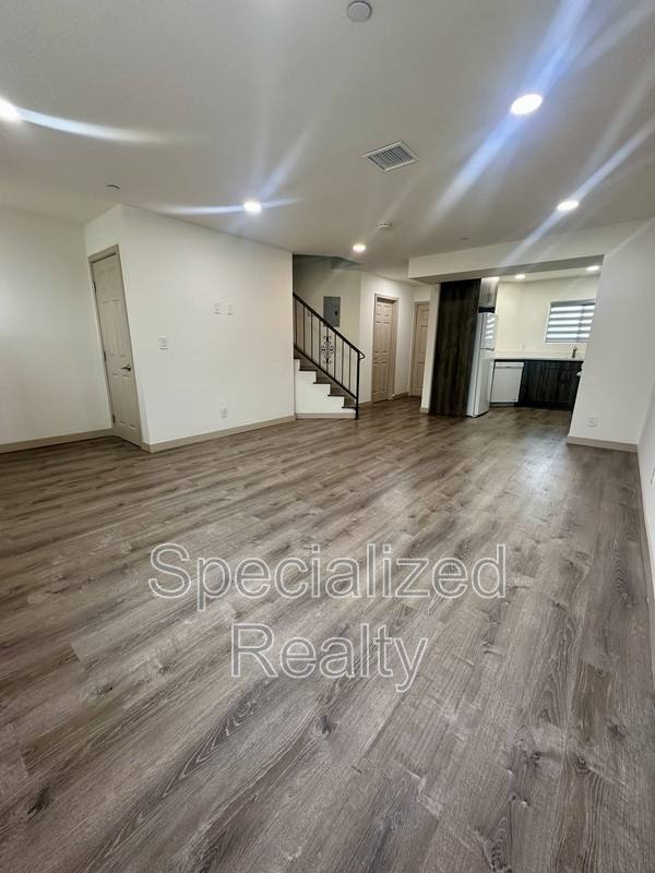 Apartment for rent at 115 W Cypress St #8, Glendale, CA 91204