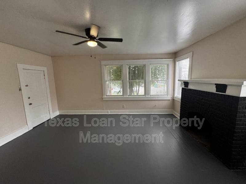 Apartment for rent at 4510 La Branch St #1, Houston, TX 77004