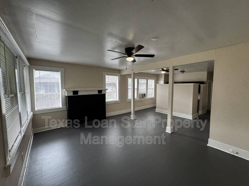 Apartment for rent at 4510 La Branch St #1, Houston, TX 77004