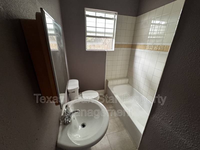 Apartment for rent at 4510 La Branch St #1, Houston, TX 77004