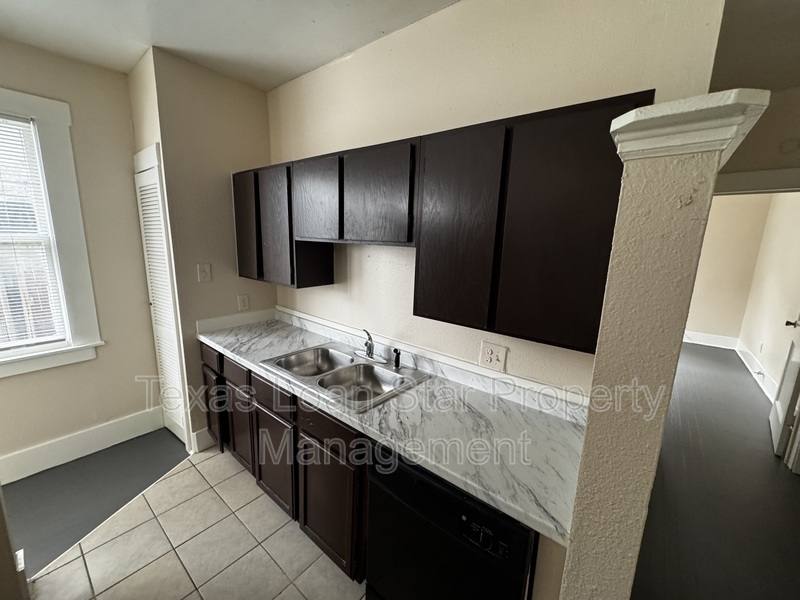 Apartment for rent at 4510 La Branch St #1, Houston, TX 77004