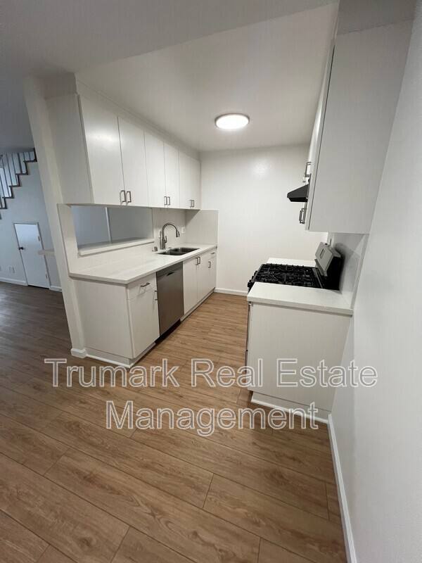 Townhouse for rent at 2713 Montrose Ave #4, Montrose, CA 91020