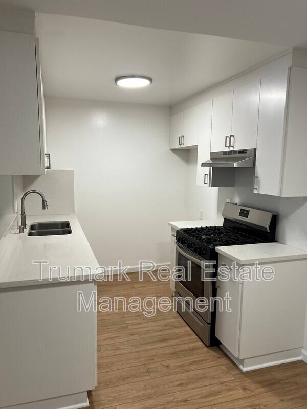 Townhouse for rent at 2713 Montrose Ave #4, Montrose, CA 91020