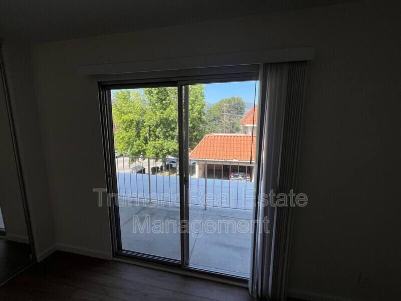 Townhouse for rent at 2713 Montrose Ave #4, Montrose, CA 91020