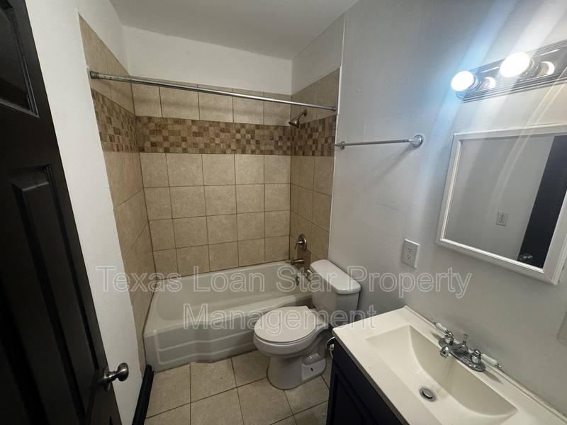 Apartment for rent at 1504 Luzon St #A, Houston, TX 77009