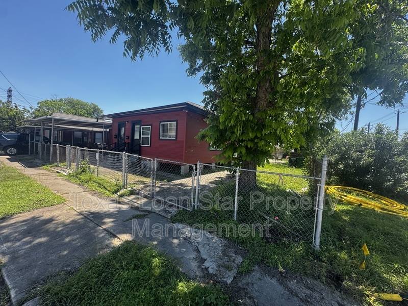 Apartment for rent at 1504 Luzon St #A, Houston, TX 77009