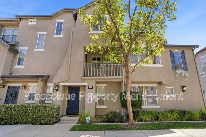 Townhouse for rent at 1608 White Hickory Place, Chula Vista, CA 91915